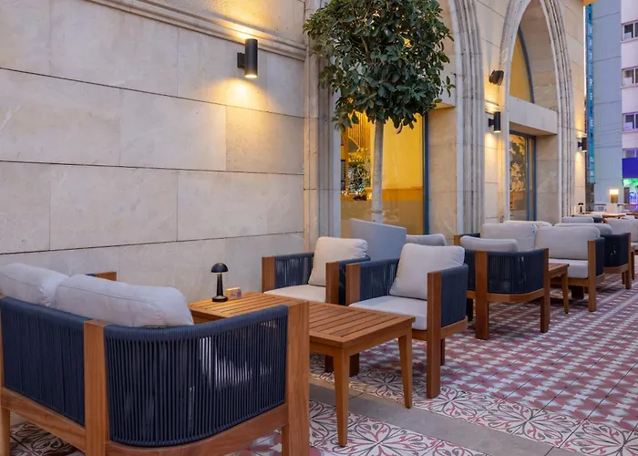 Отель Merit & Casino